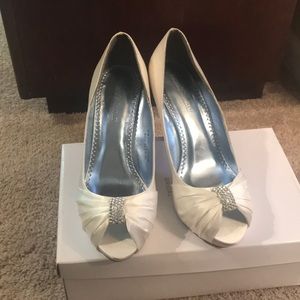 David’s Bridal Ivory wedding shoes
